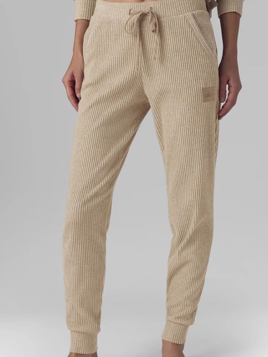 ALO Yoga Pants - ALO Muse Sweatpant